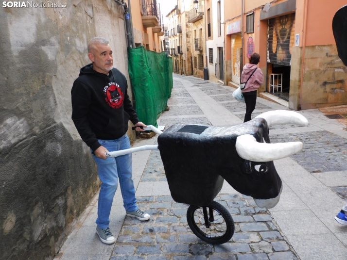 Fotos: Los m&aacute;s peque&ntilde;os celebran las fiestas del Casco Viejo con un pasacalles y cabezudos