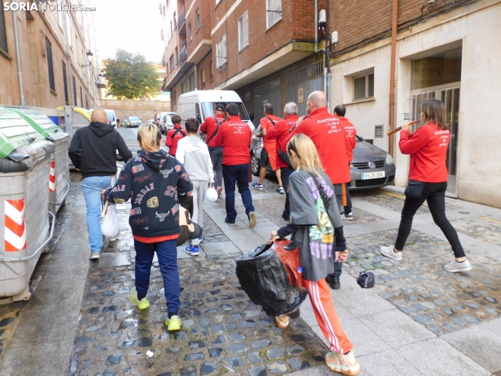 Fotos: Los m&aacute;s peque&ntilde;os celebran las fiestas del Casco Viejo con un pasacalles y cabezudos