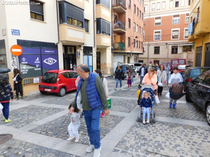 Fotos: Los m&aacute;s peque&ntilde;os celebran las fiestas del Casco Viejo con un pasacalles y cabezudos