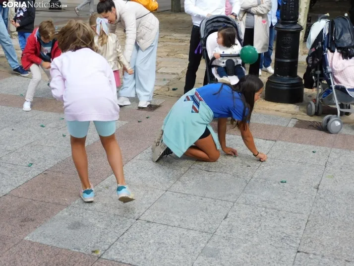 Fotos: Los m&aacute;s peque&ntilde;os celebran las fiestas del Casco Viejo con un pasacalles y cabezudos