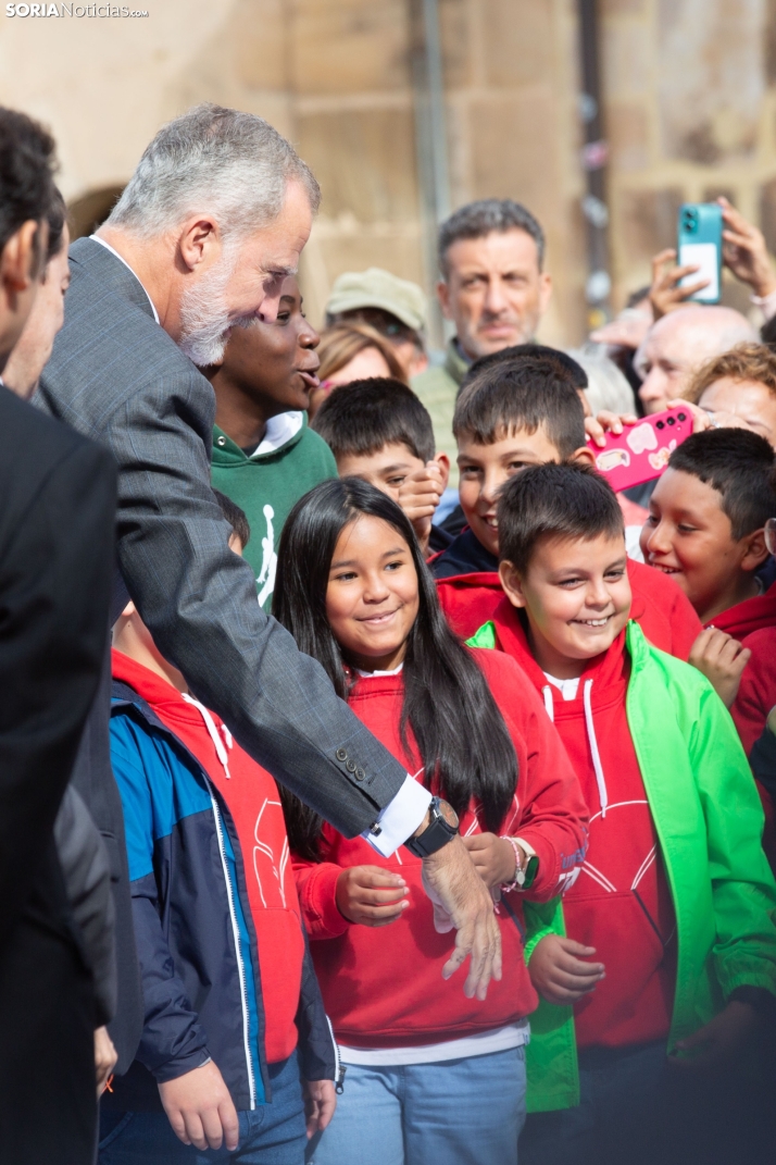 La foto del Rey Felipe VI con los escolares sorianos