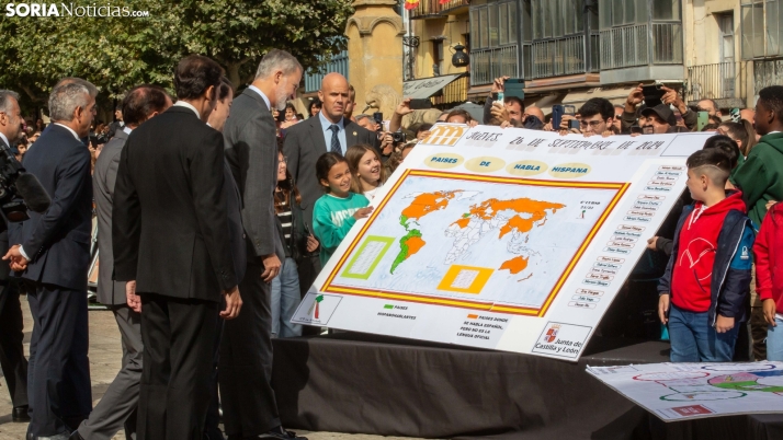 La foto del Rey Felipe VI con los escolares sorianos