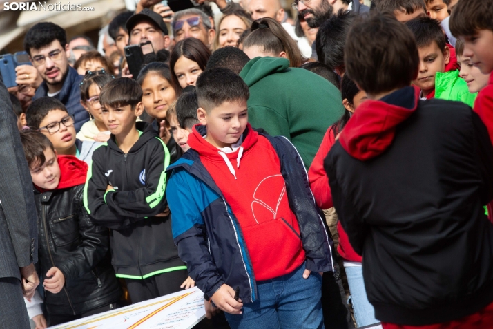 La foto del Rey Felipe VI con los escolares sorianos