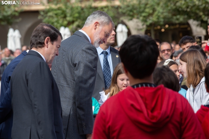 La foto del Rey Felipe VI con los escolares sorianos