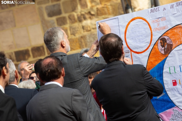 La foto del Rey Felipe VI con los escolares sorianos