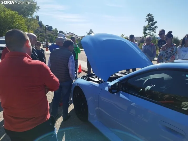 Multitudinario encuentro automovil&iacute;stico en Fuentetoba