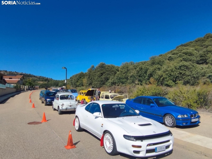 Multitudinario encuentro automovil&iacute;stico en Fuentetoba