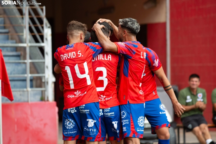 El Numancia se estrena con victoria esta temporada ante el Compostela (2-0)