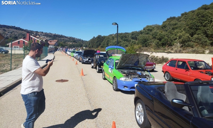 Multitudinario encuentro automovil&iacute;stico en Fuentetoba