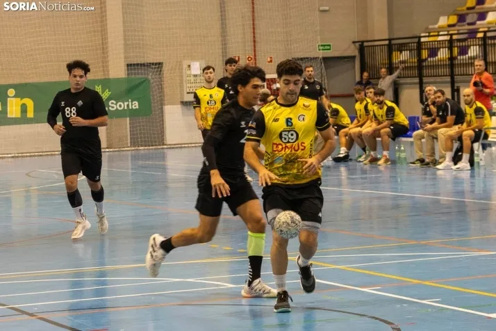 En im&aacute;genes: El BM Soria se estrena por la puerta grande, anotando 52 goles en su primer partido liguer