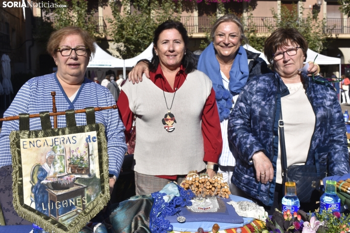 Encuentro de encajeras de bolillos por San Saturio.