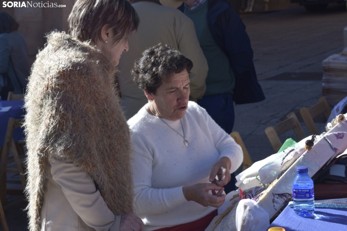 Encuentro de encajeras de bolillos por San Saturio.