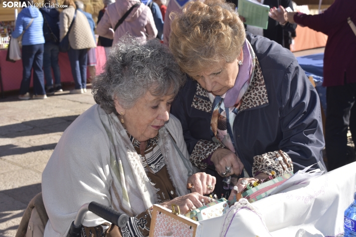 Encuentro de encajeras de bolillos por San Saturio.