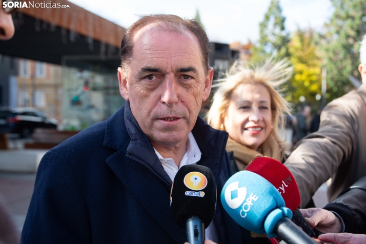 Serrano exige al Gobierno financiación para mantener todas las paradas de autobús de la provincia