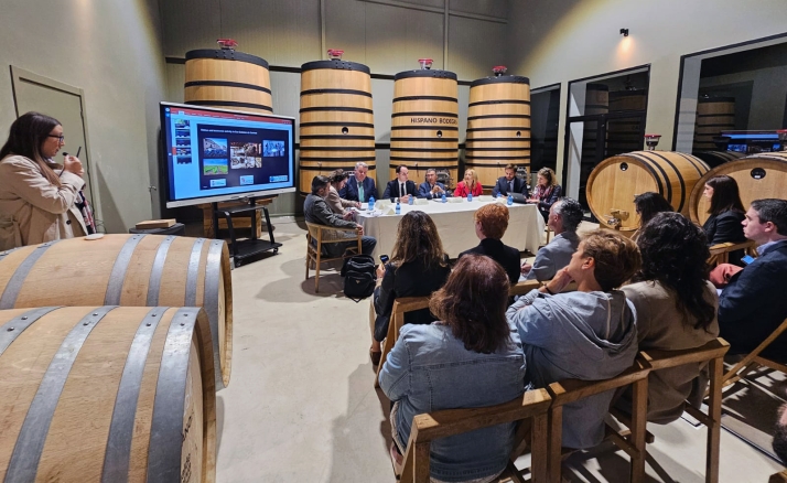 Una imagen de la reunión hoy en San Esteban. /AytoSEG