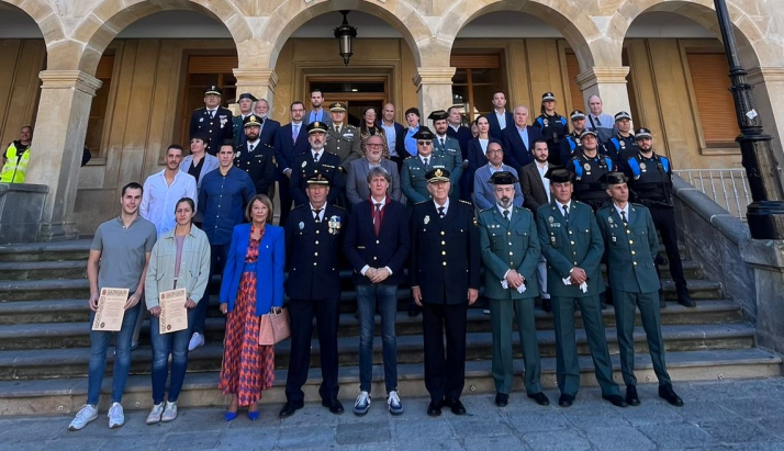 Soria reconoce a 8 agentes de su Policía Local, la Guardia Civil y la Policía Nacional