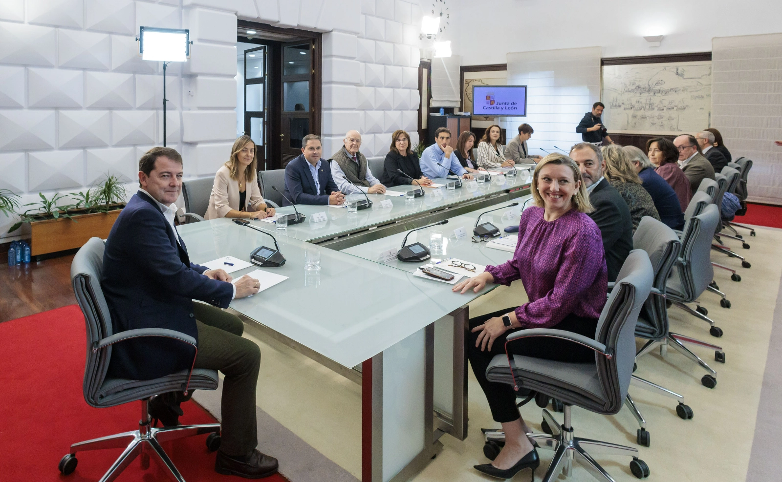 Mañueco ofrece a las entidades del Tercer Sector trabajar por un gran Pacto Social para llegar a más familias en Castilla y León