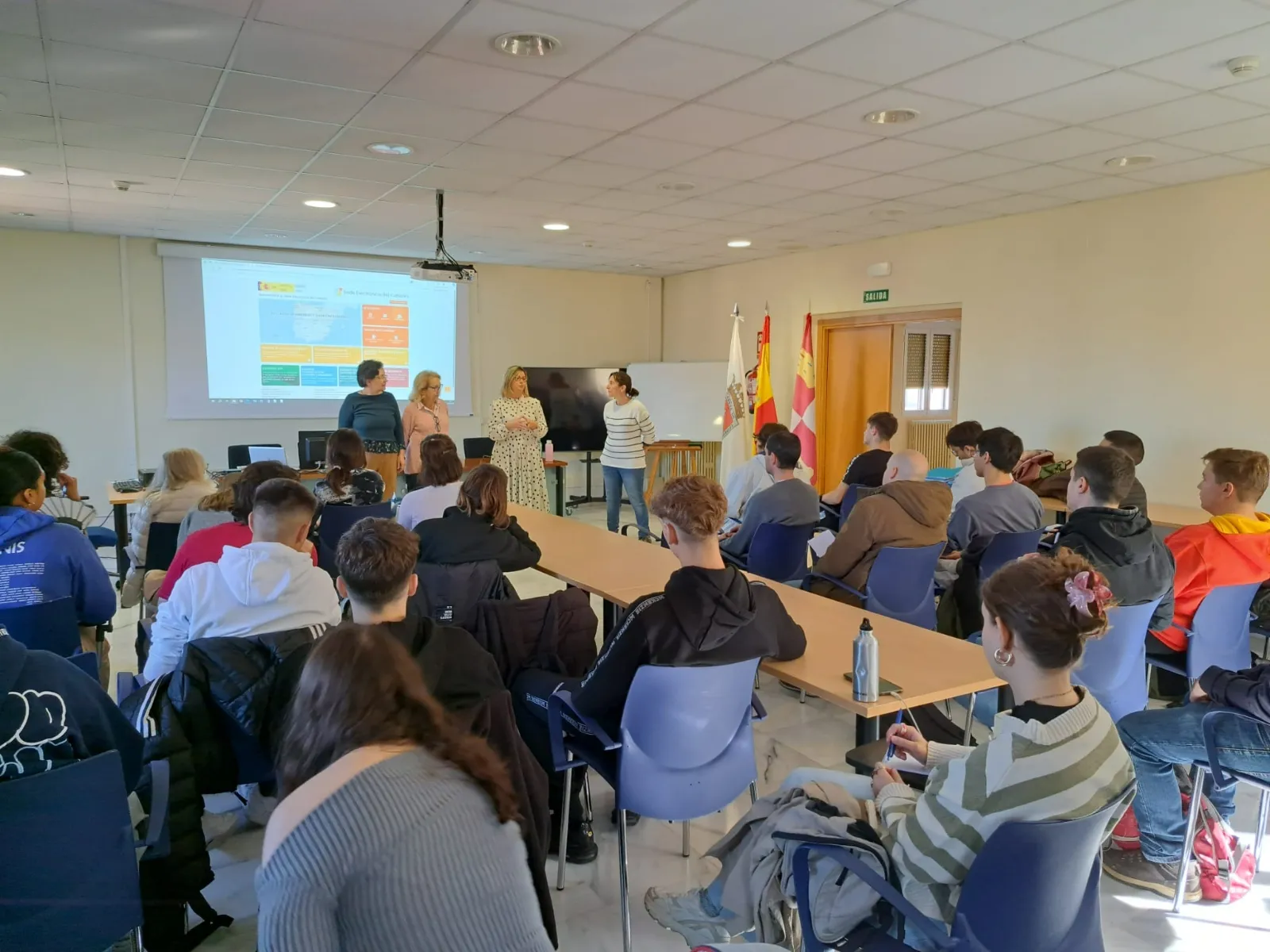 Foto 2 - 45 alumnos de la Universidad Aut&oacute;noma de Madrid visitan la Gerencia Territorial del Catastro de la Delegaci&oacute;n de Econom&iacute;a y Hacienda de Soria