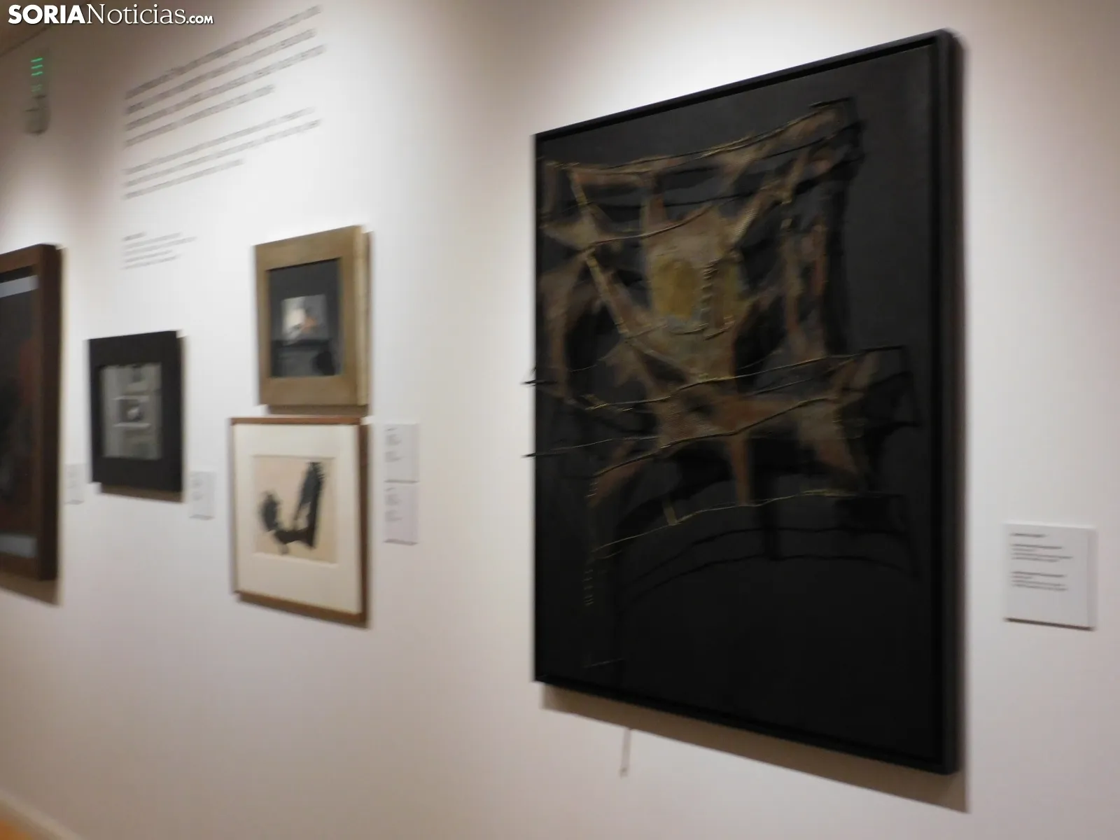 Una imagen de la apertura de la exposición hoy. /PC