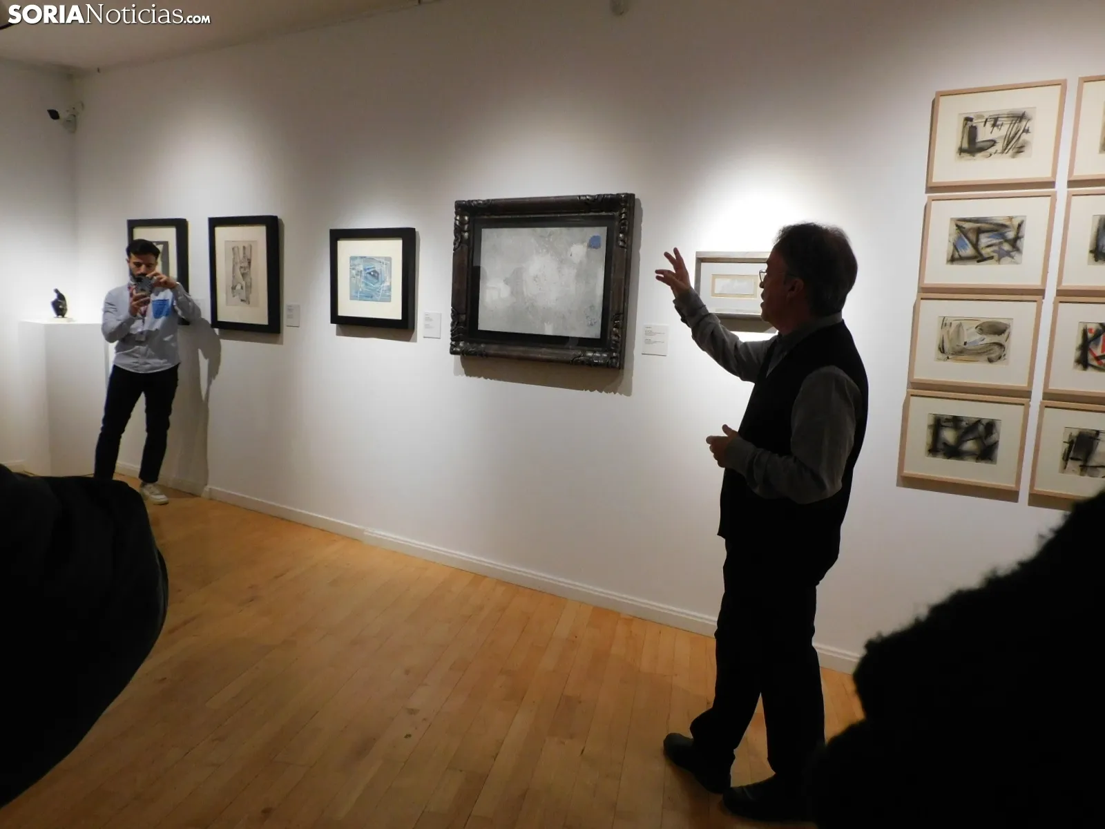Una imagen de la apertura de la exposición hoy. /PC