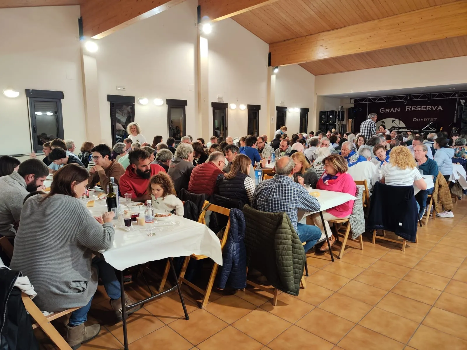 Foto 2 - Carbonera de Frentes celebra sus fiestas con m&aacute;s de 200 personas