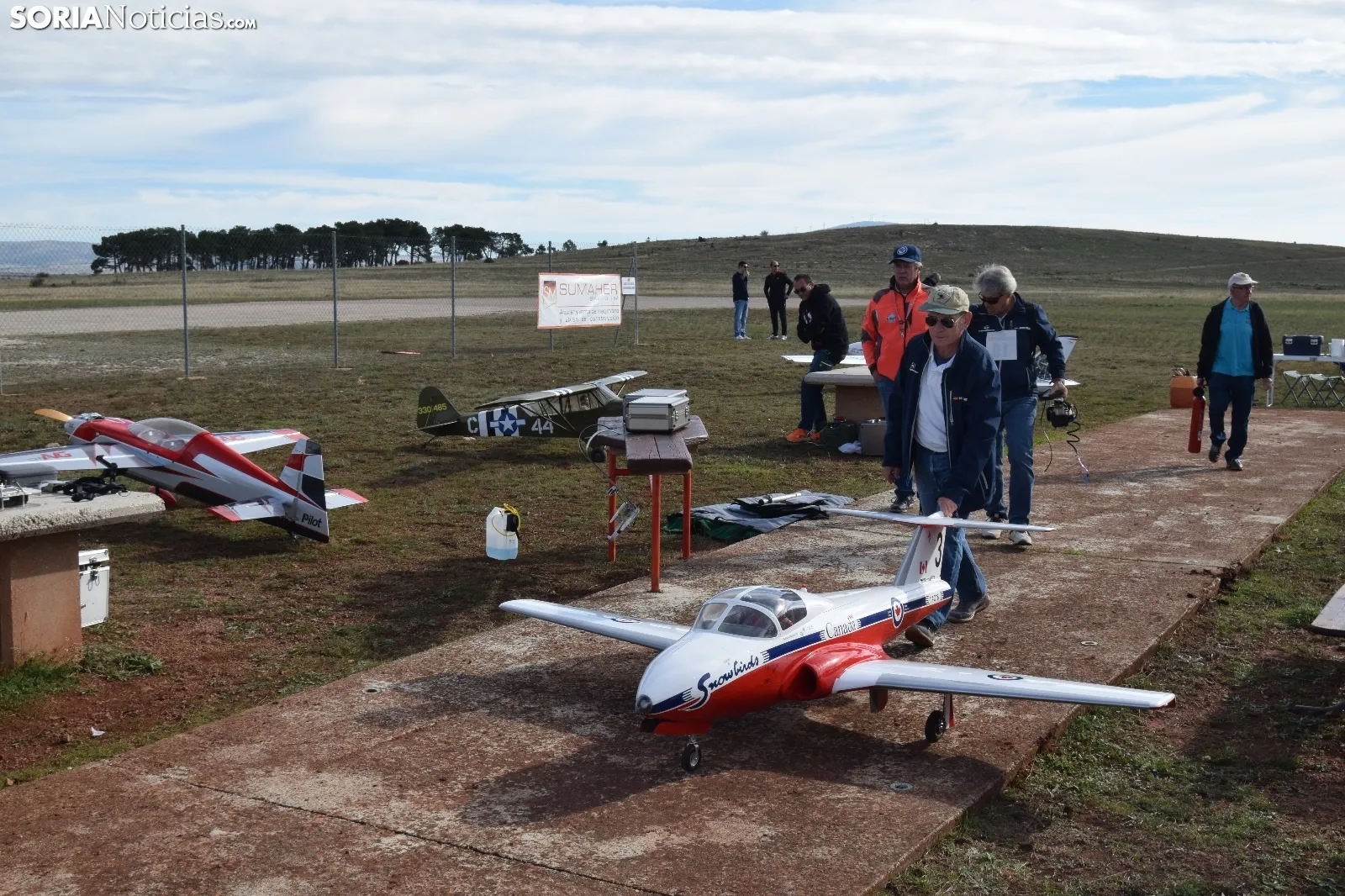 Foto 11 - Fotos: Acrobacias en los cielos sorianos con el Festival de Aeromodelismo