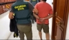 El acusado, conducido por la Guardia Civil tras ser detenido. /GC