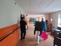 Foto 5 - Los mayores de la residencia Los Milagros de &Aacute;greda celebran San Miguel a ritmo de charanga