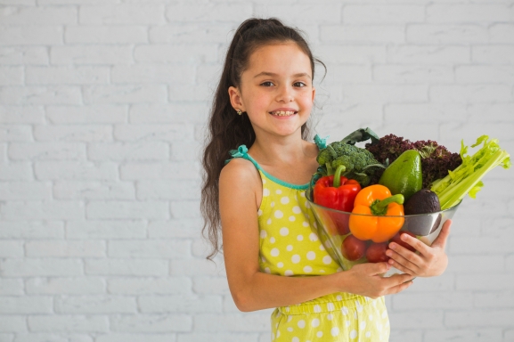 La Junta promociona el consumo de leche, frutas y hortalizas como base de un hábito de vida saludable entre escolares