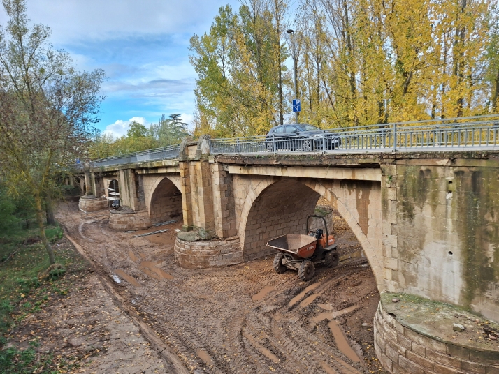 Las obras del puente medieval en Almaz&aacute;n requerir&aacute;n cinco d&iacute;as de regulaci&oacute;n del t