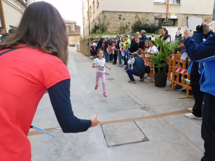 En im&aacute;genes: M&aacute;s de un centenar de j&oacute;venes participan en la Carrera del Pilar