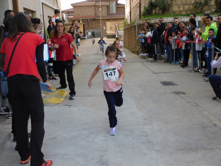 En im&aacute;genes: M&aacute;s de un centenar de j&oacute;venes participan en la Carrera del Pilar