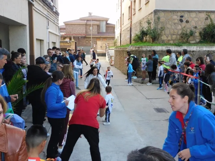 En im&aacute;genes: M&aacute;s de un centenar de j&oacute;venes participan en la Carrera del Pilar