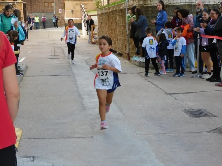 En im&aacute;genes: M&aacute;s de un centenar de j&oacute;venes participan en la Carrera del Pilar
