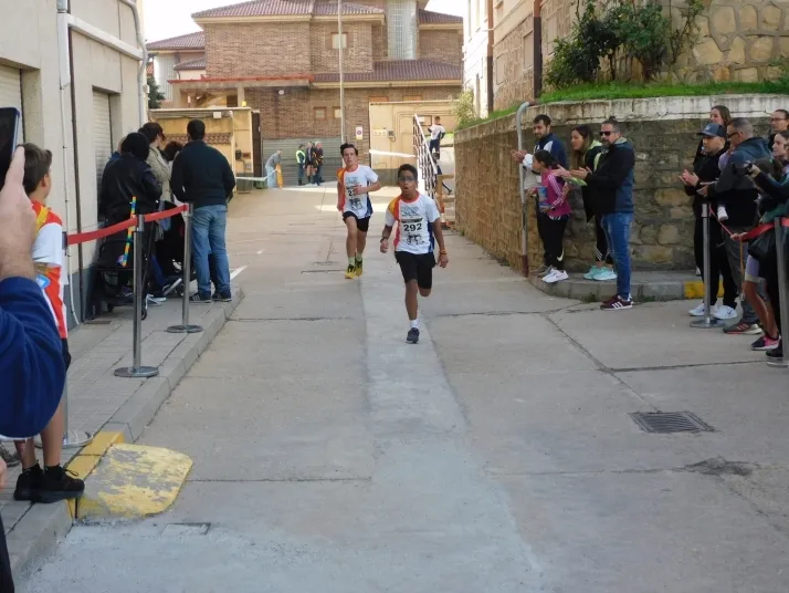 En im&aacute;genes: M&aacute;s de un centenar de j&oacute;venes participan en la Carrera del Pilar