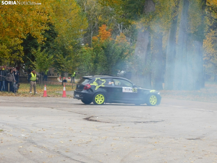 GALERÍA | Decenas de coches queman rueda y hacen rugir sus motores en el I Slalom de Almazán