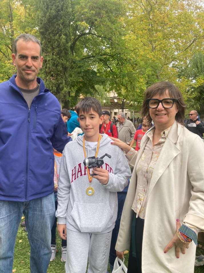 Fotos: Los m&aacute;s peque&ntilde;os tambi&eacute;n se atreven a pescar en el torneo de El Campano Chico