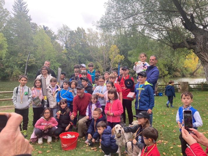 Fotos: Los m&aacute;s peque&ntilde;os tambi&eacute;n se atreven a pescar en el torneo de El Campano Chico