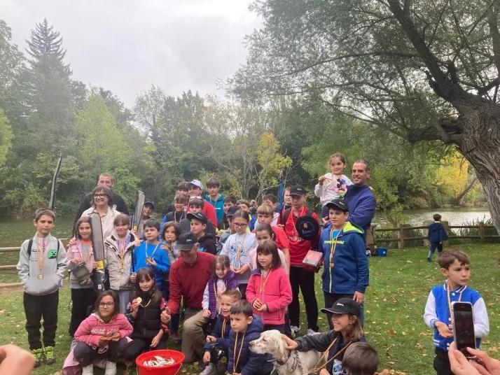 Fotos: Los m&aacute;s peque&ntilde;os tambi&eacute;n se atreven a pescar en el torneo de El Campano Chico
