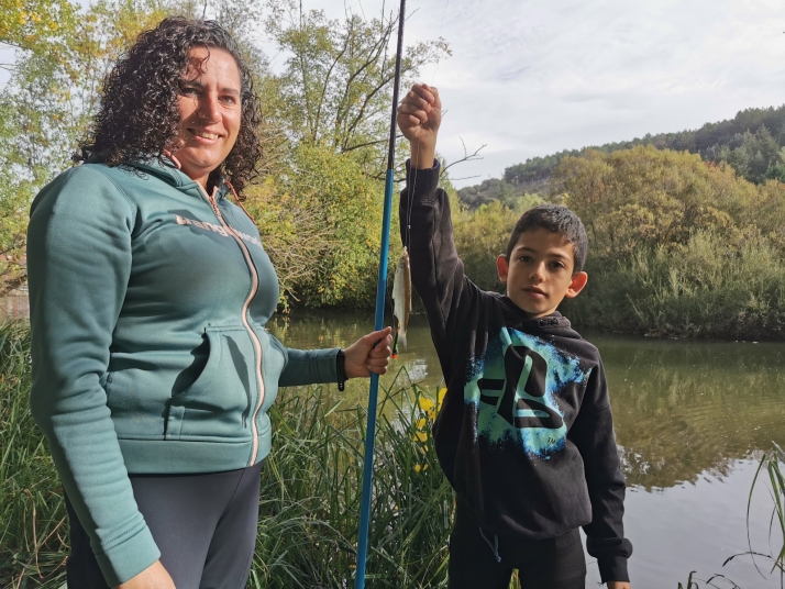 Fotos: Los m&aacute;s peque&ntilde;os tambi&eacute;n se atreven a pescar en el torneo de El Campano Chico