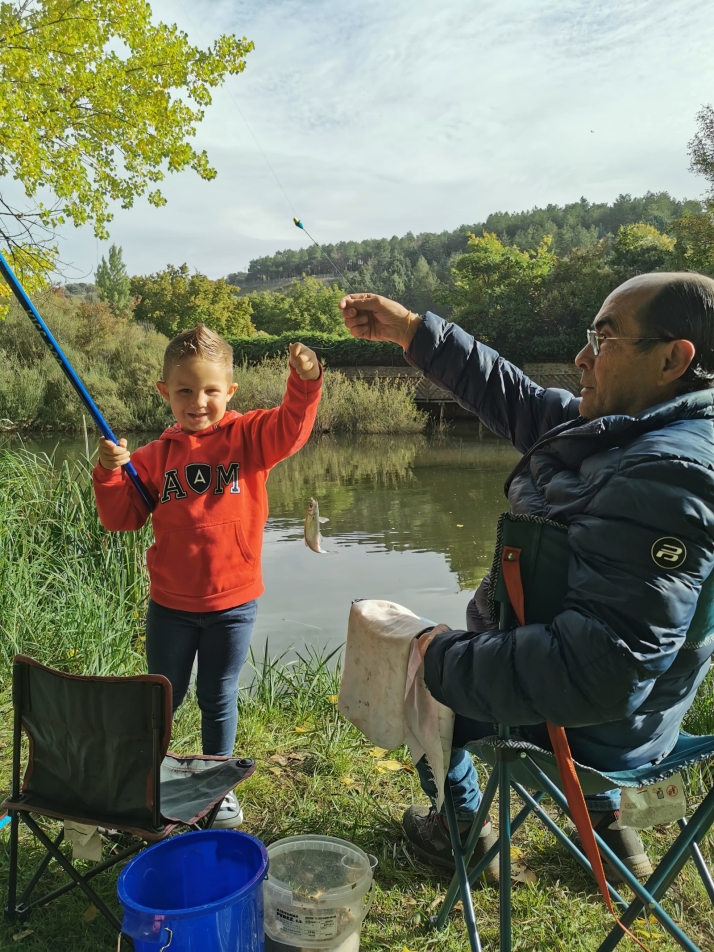 Fotos: Los m&aacute;s peque&ntilde;os tambi&eacute;n se atreven a pescar en el torneo de El Campano Chico