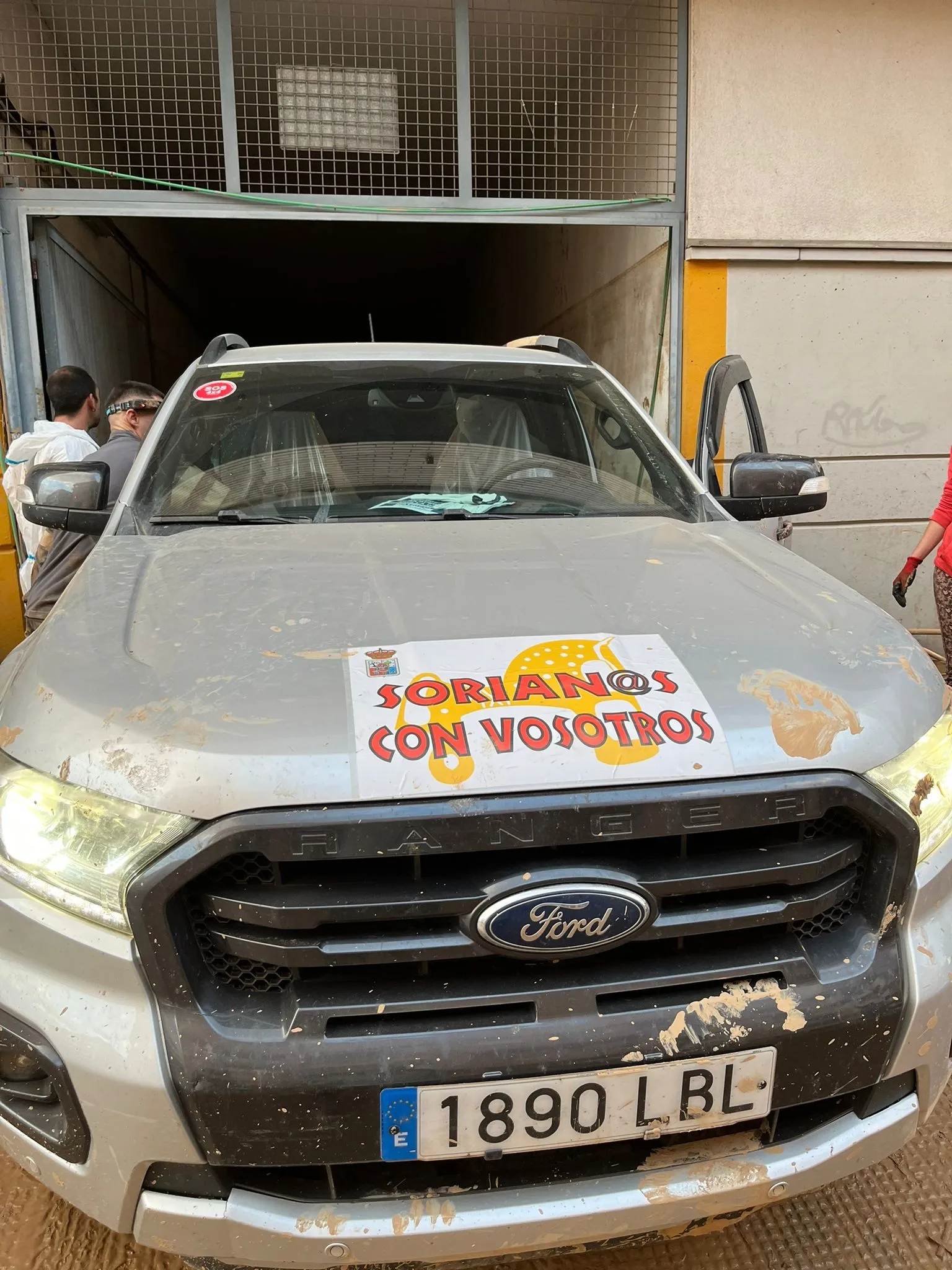 Foto 7 - 15 sorianos viajan hasta Valencia para ayudar y sacan 30 coches de un garaje: &ldquo;Es un caos, parece una pel&iacute;cula de guerra&rdquo;