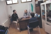 El doctor Javier Ayllón y el residente Javier López en el consultorio de Bocigas de Perales. /María Ferrer