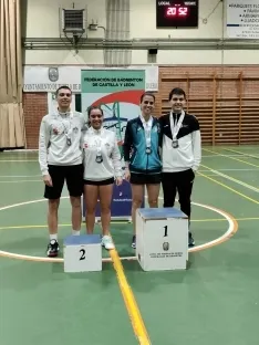 Foto 5 - Las sorianas dominan el &uacute;ltimo Regional absoluto de b&aacute;dminton