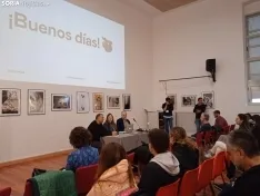 Foto 3 - &iquest;C&oacute;mo sacar fotograf&iacute;as de concurso o hacer tipograf&iacute;a modular 3D de anuncio? La IX Jornadas &Uacute;nicos se lo muestra a los alumnos de la Escuela de Artes