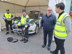 Foto 4 - El subdelegado del Gobierno asiste al taller sobre el uso y montaje de cadenas en los vehículos 