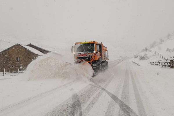 Alerta por posibles nevadas en Castilla y León: Transportes prepara todos sus medios de vialidad invernal 