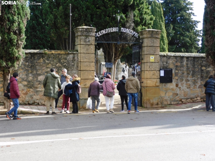 En im&aacute;genes: Los sorianos acuden en masa al cementerio para visitar a sus difuntos