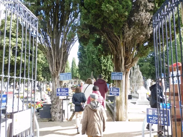 En im&aacute;genes: Los sorianos acuden en masa al cementerio para visitar a sus difuntos
