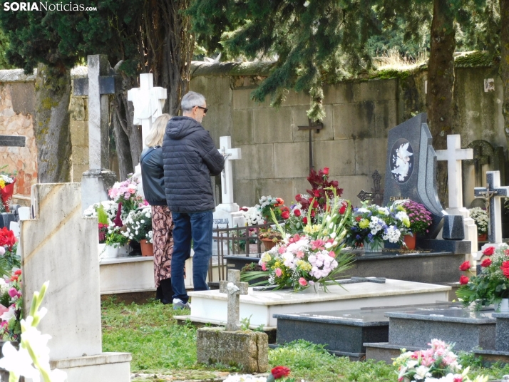 En im&aacute;genes: Los sorianos acuden en masa al cementerio para visitar a sus difuntos